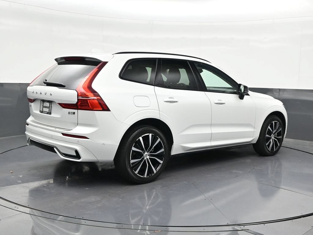 2024 Volvo XC60 B5 Plus Dark Theme