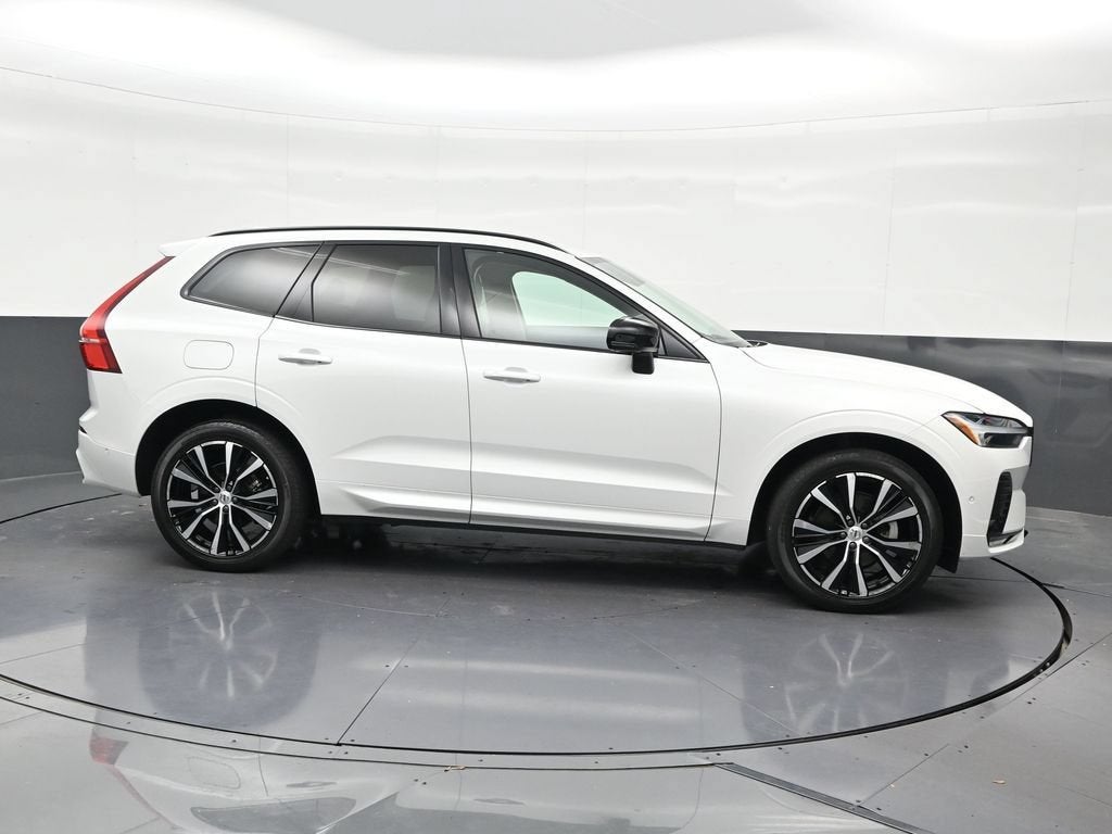 2024 Volvo XC60 B5 Plus Dark Theme