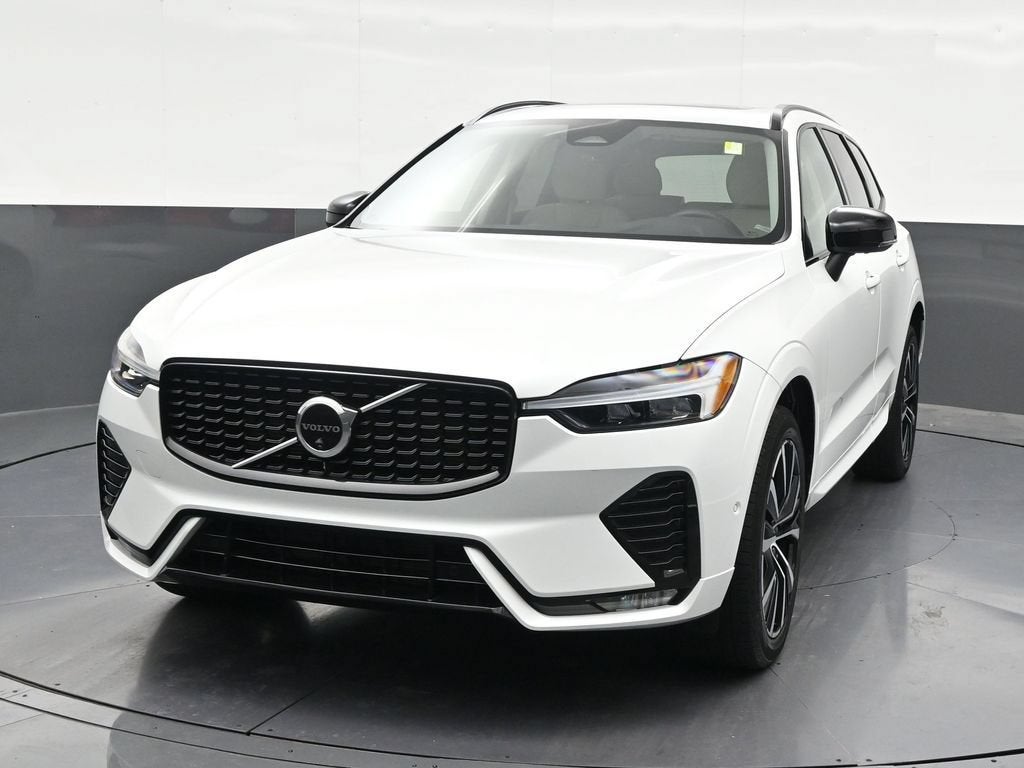 2024 Volvo XC60 B5 Plus Dark Theme