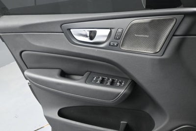 2024 Volvo XC60 Ultimate Dark Theme