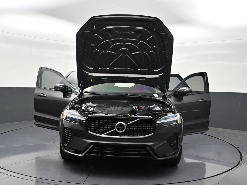 2024 Volvo XC60 B5 Ultimate Dark Theme