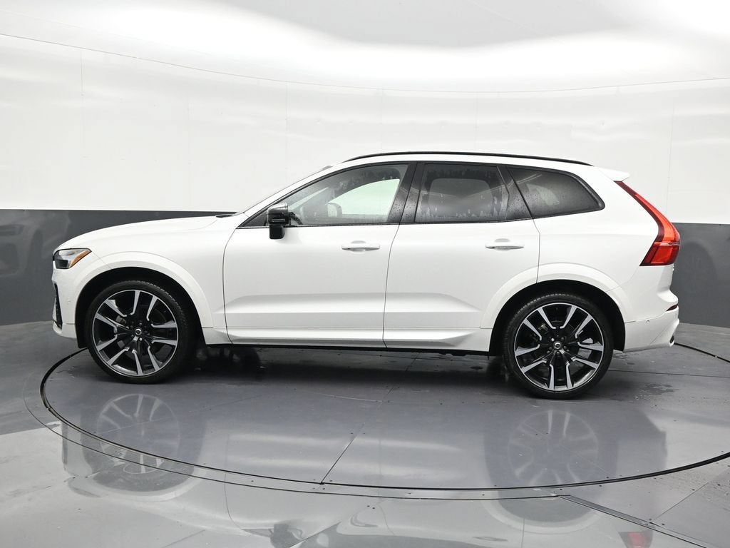 2024 Volvo XC60 B5 Ultimate Dark Theme
