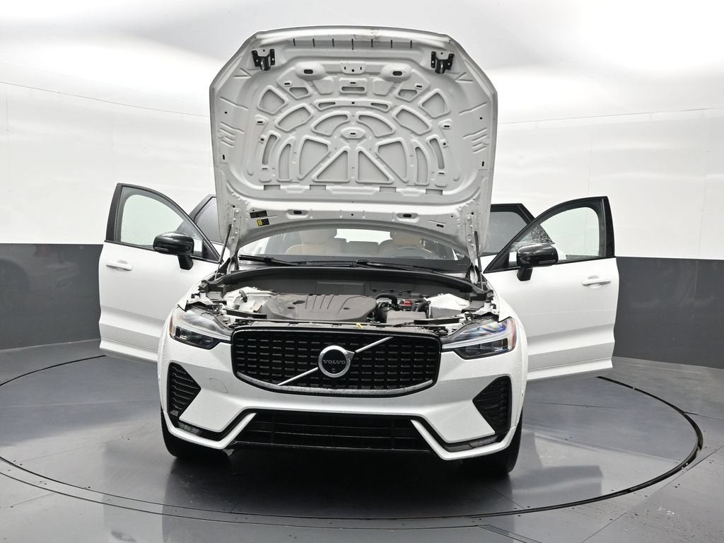 2024 Volvo XC60 B5 Ultimate Dark Theme