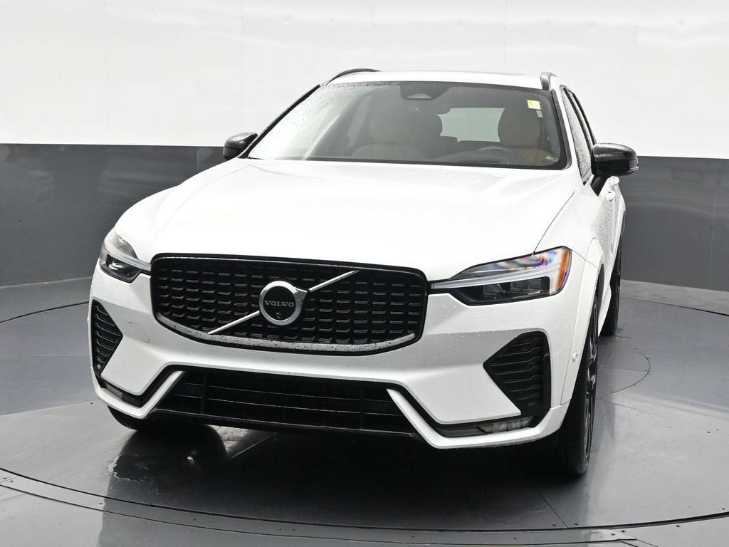 2024 Volvo XC60 B5 Ultimate Dark Theme