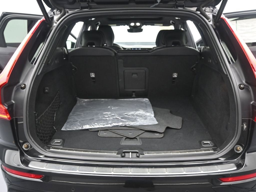 2022 Volvo XC60 R-Design