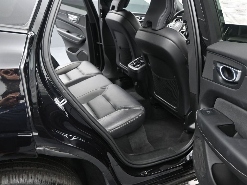 2022 Volvo XC60 R-Design