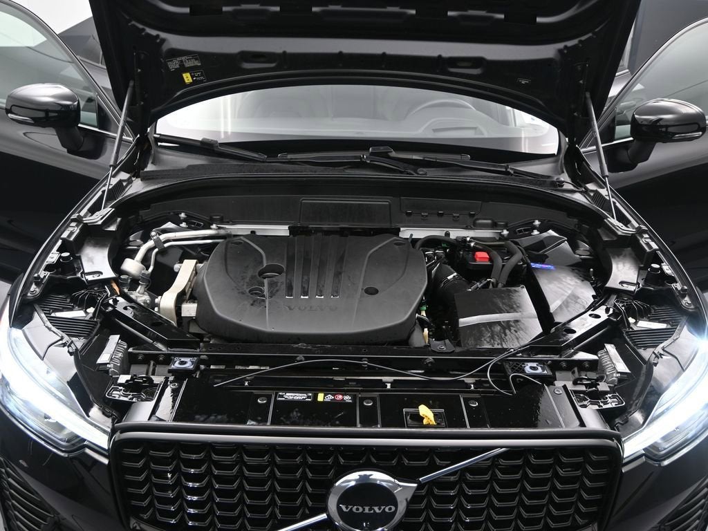 2022 Volvo XC60 R-Design