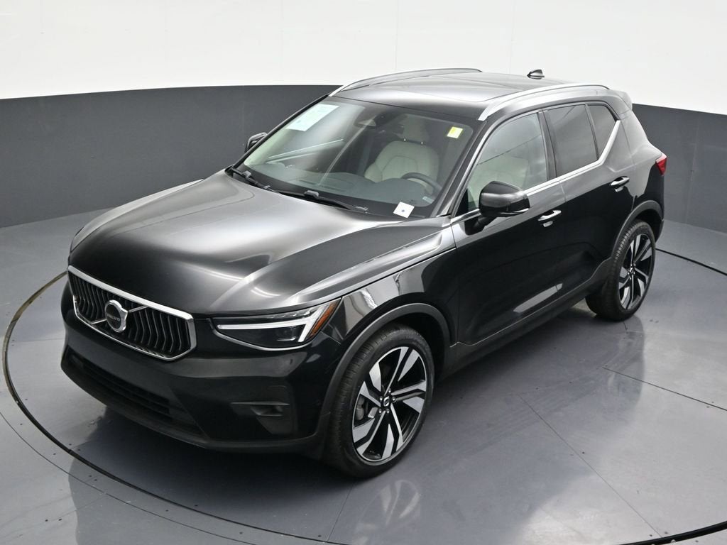 2023 Volvo XC40 Ultimate Bright Theme