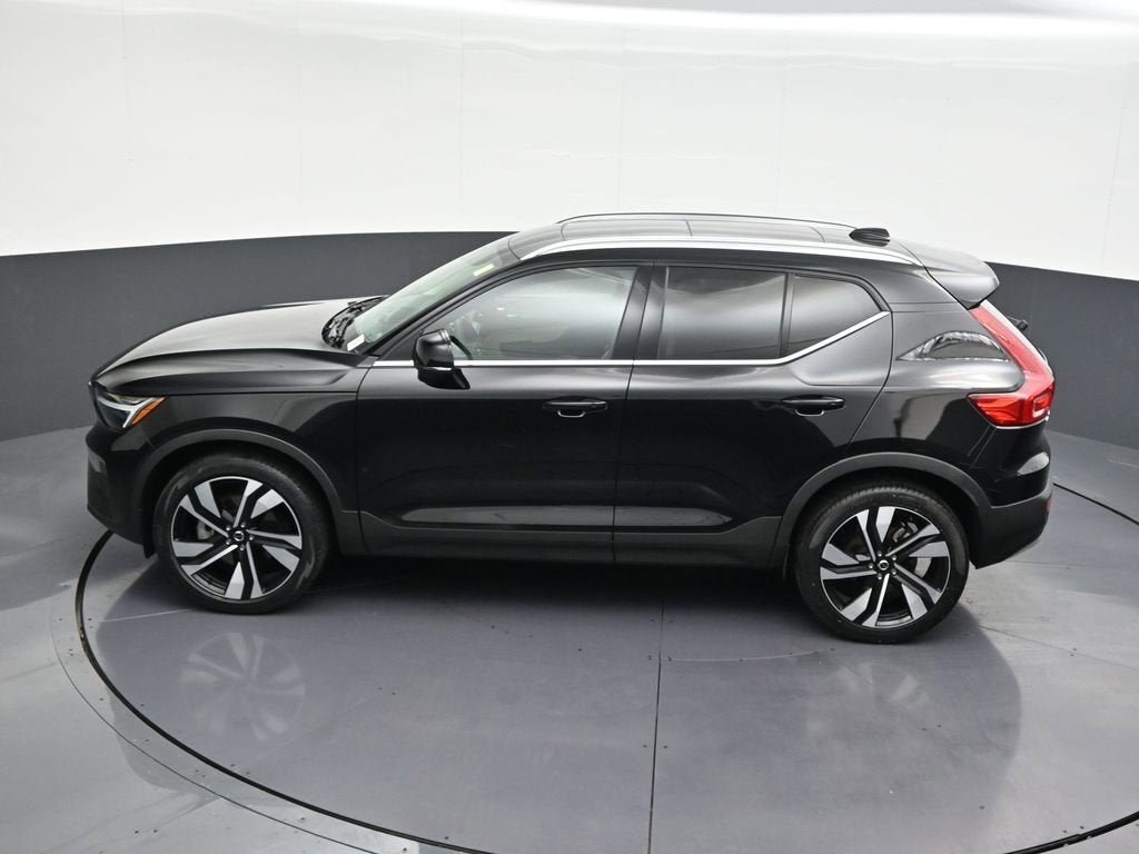 2023 Volvo XC40 Ultimate Bright Theme
