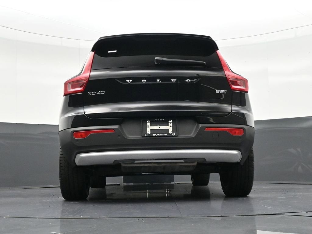 2023 Volvo XC40 Ultimate Bright Theme