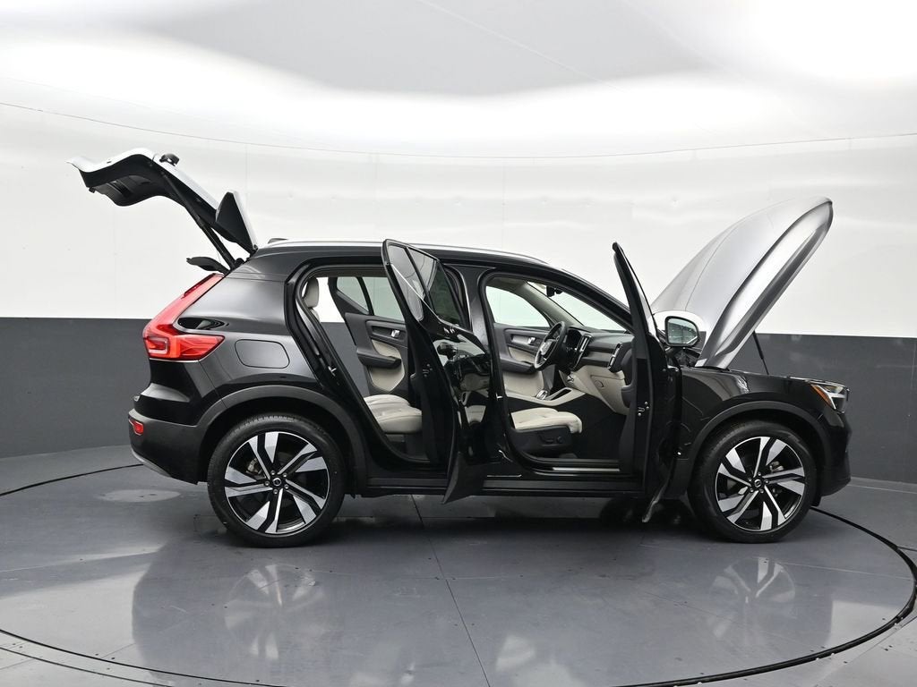 2023 Volvo XC40 Ultimate Bright Theme