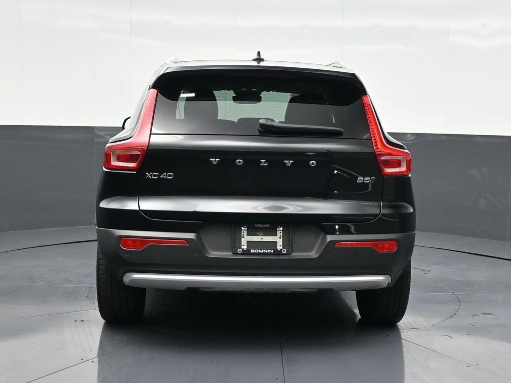 2023 Volvo XC40 Ultimate Bright Theme