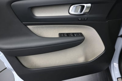 2024 Volvo XC40 Plus Dark Theme
