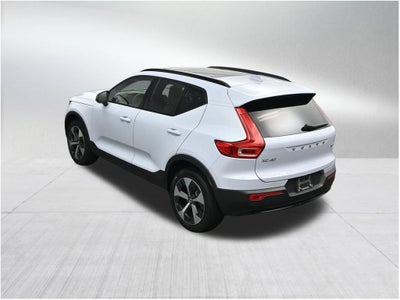 2024 Volvo XC40 Plus Dark Theme