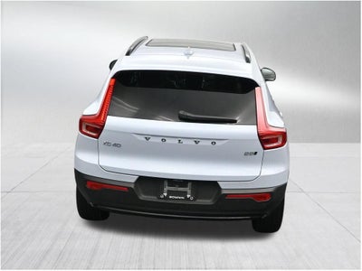 2024 Volvo XC40 Plus Dark Theme