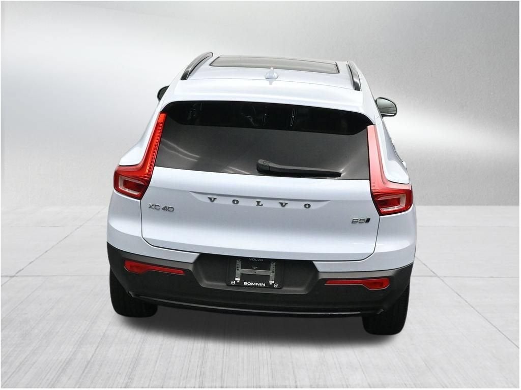 2024 Volvo XC40 Plus Dark Theme
