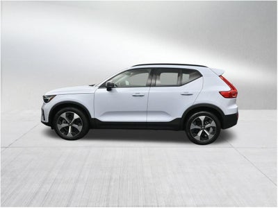 2024 Volvo XC40 Plus Dark Theme