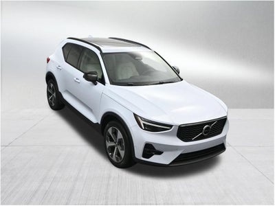 2024 Volvo XC40 Plus Dark Theme