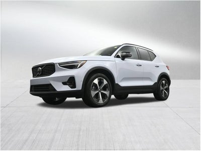 2024 Volvo XC40 Plus Dark Theme