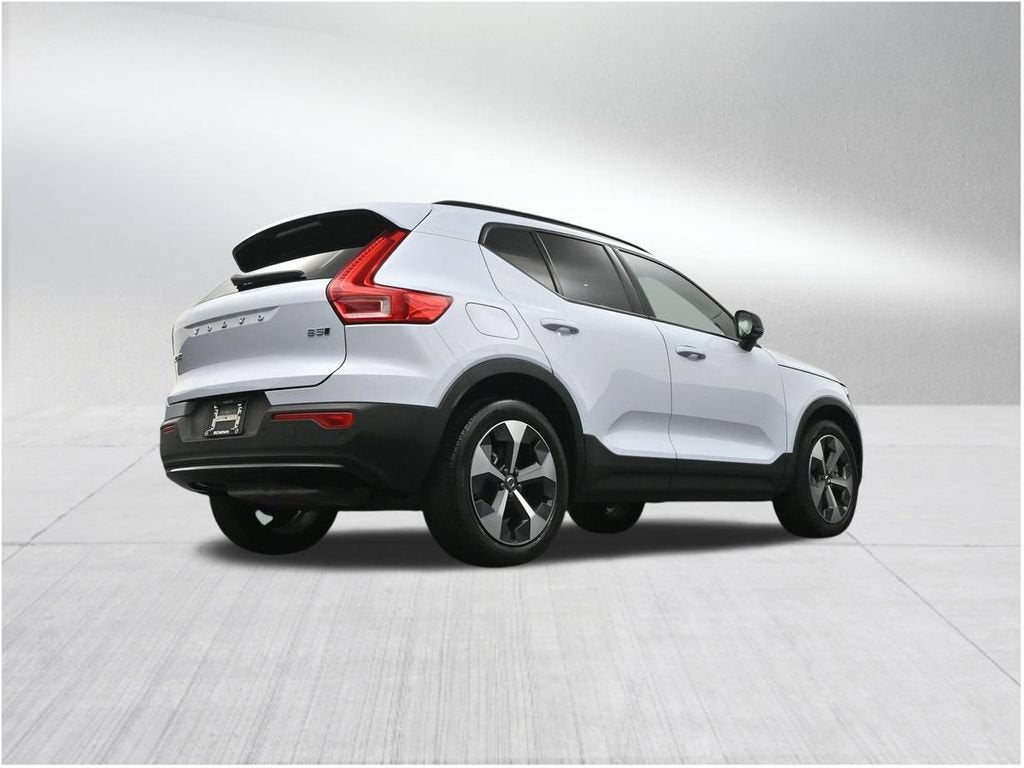 2024 Volvo XC40 Plus Dark Theme
