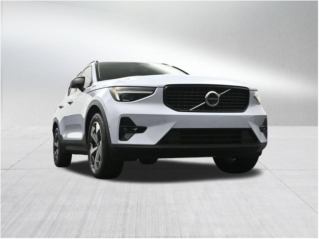 2024 Volvo XC40 Plus Dark Theme
