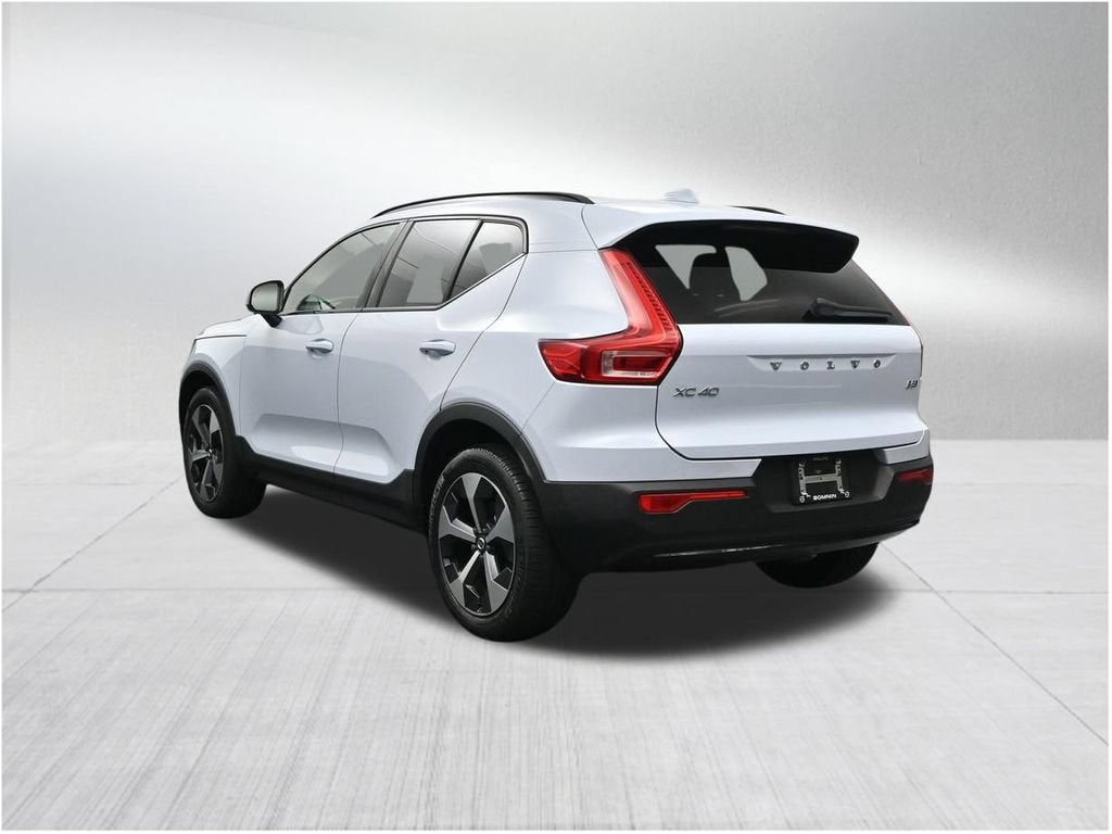 2024 Volvo XC40 Plus Dark Theme