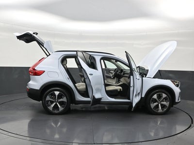 2024 Volvo XC40 Plus Dark Theme