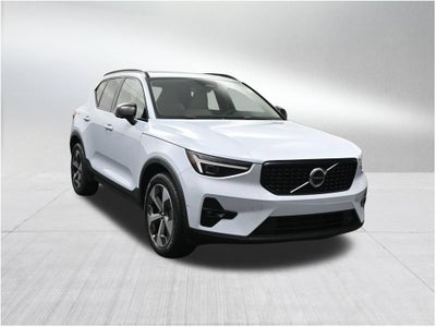 2024 Volvo XC40 Plus Dark Theme