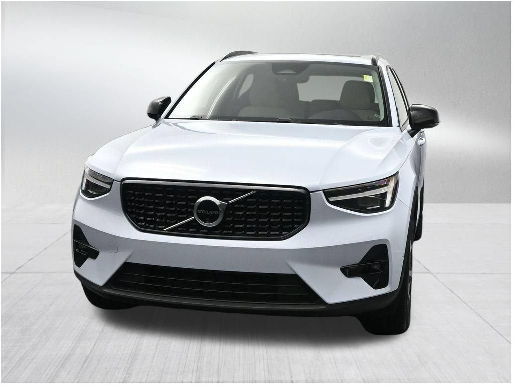 2024 Volvo XC40 Plus Dark Theme