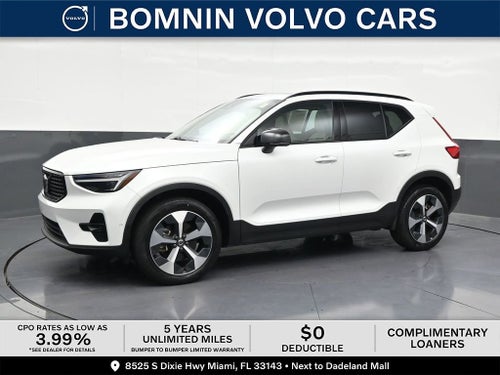 2024 Volvo XC40 Plus Dark Theme