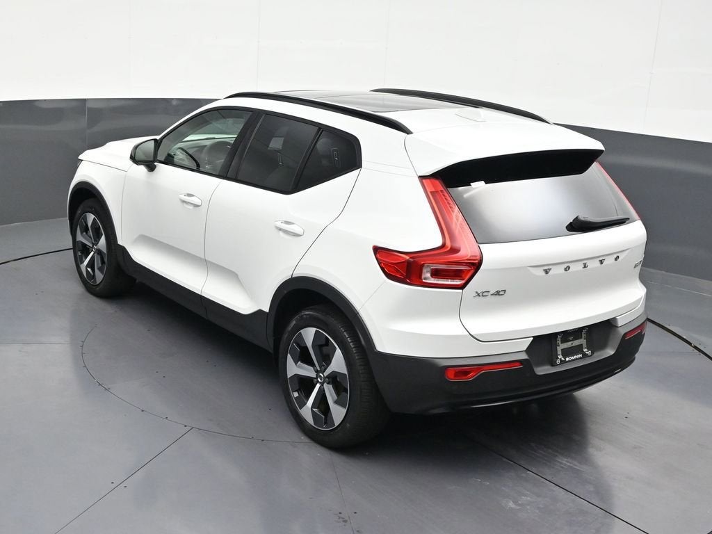 2024 Volvo XC40 Plus Dark Theme
