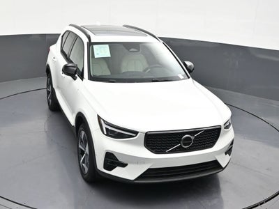 2024 Volvo XC40 Plus Dark Theme