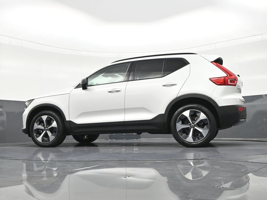 2024 Volvo XC40 Plus Dark Theme