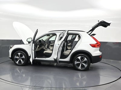 2024 Volvo XC40 Plus Dark Theme