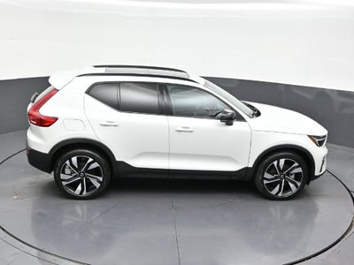 2024 Volvo XC40 Plus Dark Theme