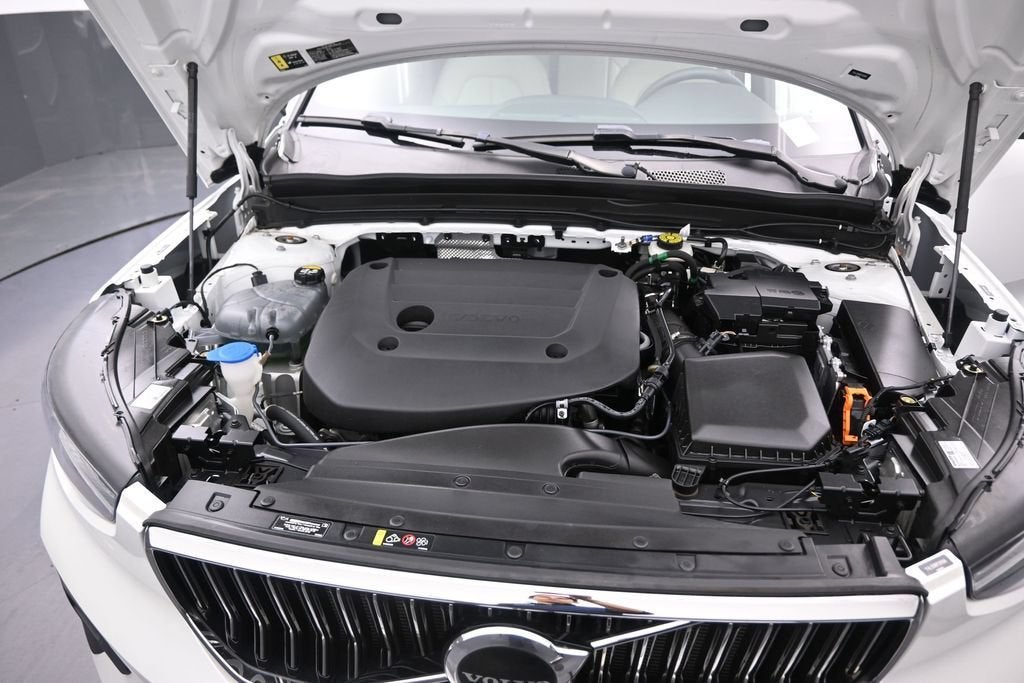 2023 Volvo XC40 Plus Bright Theme