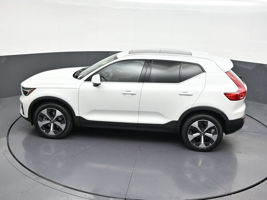 2023 Volvo XC40 Plus Bright Theme