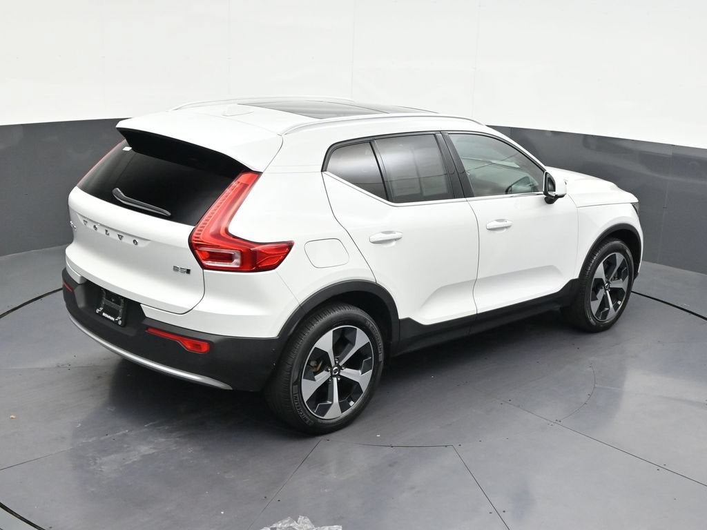 2023 Volvo XC40 Plus Bright Theme