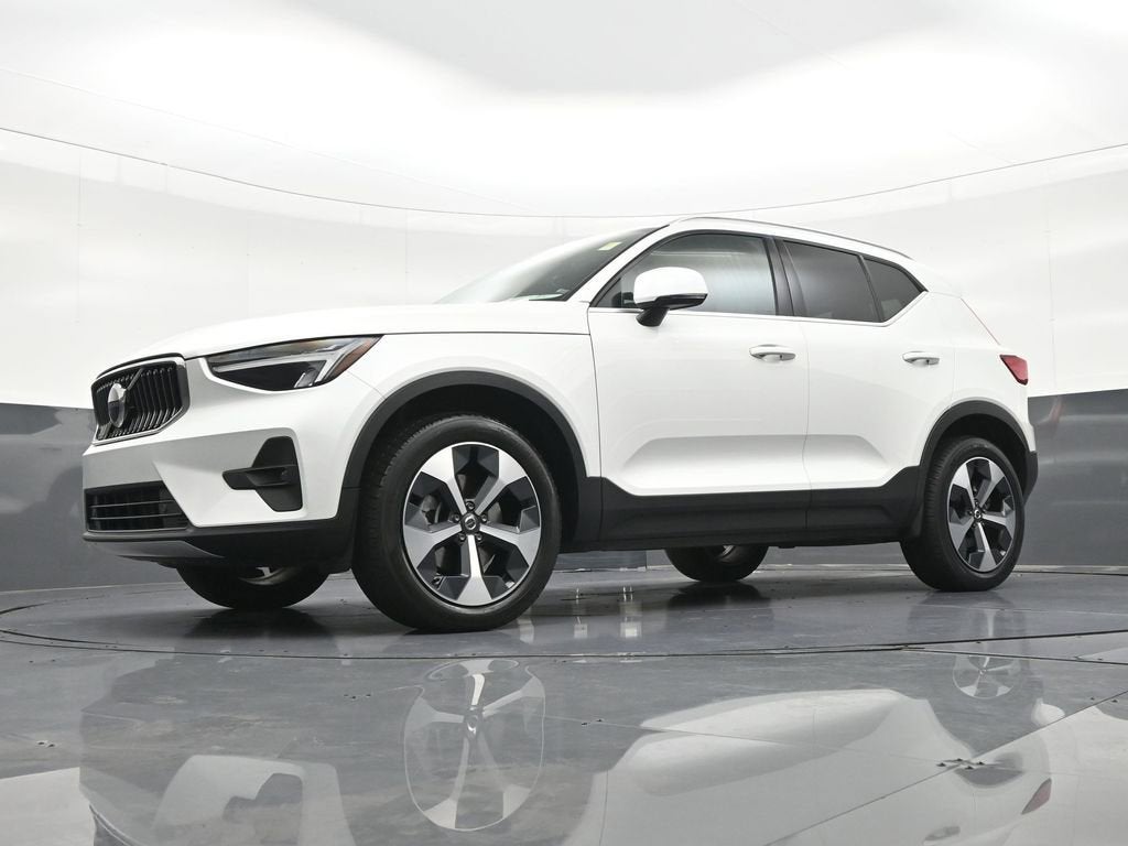2023 Volvo XC40 Plus Bright Theme
