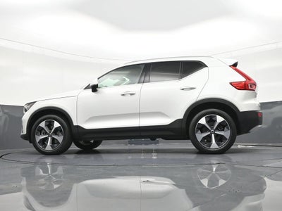 2023 Volvo XC40 Plus Bright Theme