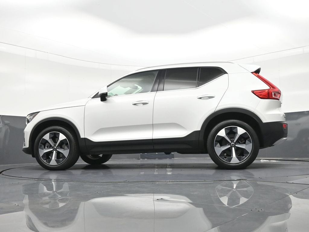 2023 Volvo XC40 Plus Bright Theme