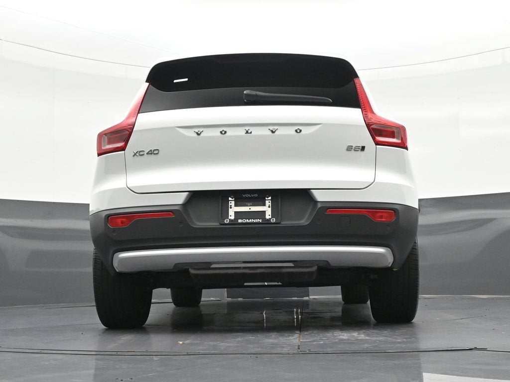 2023 Volvo XC40 Plus Bright Theme