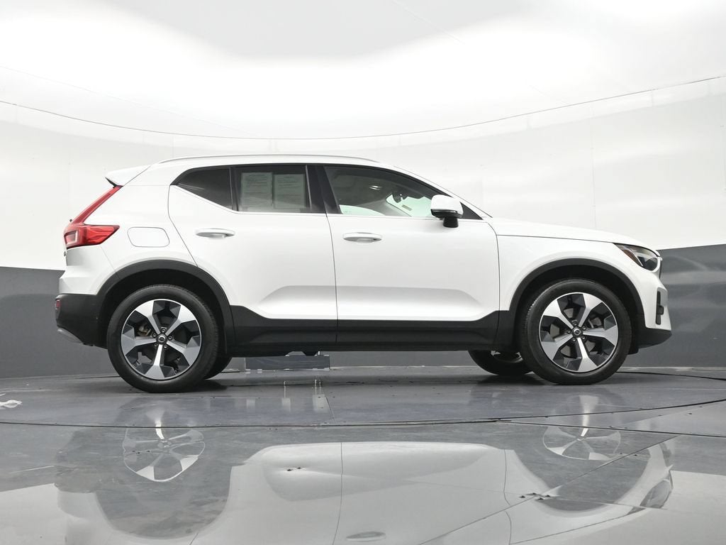 2023 Volvo XC40 Plus Bright Theme