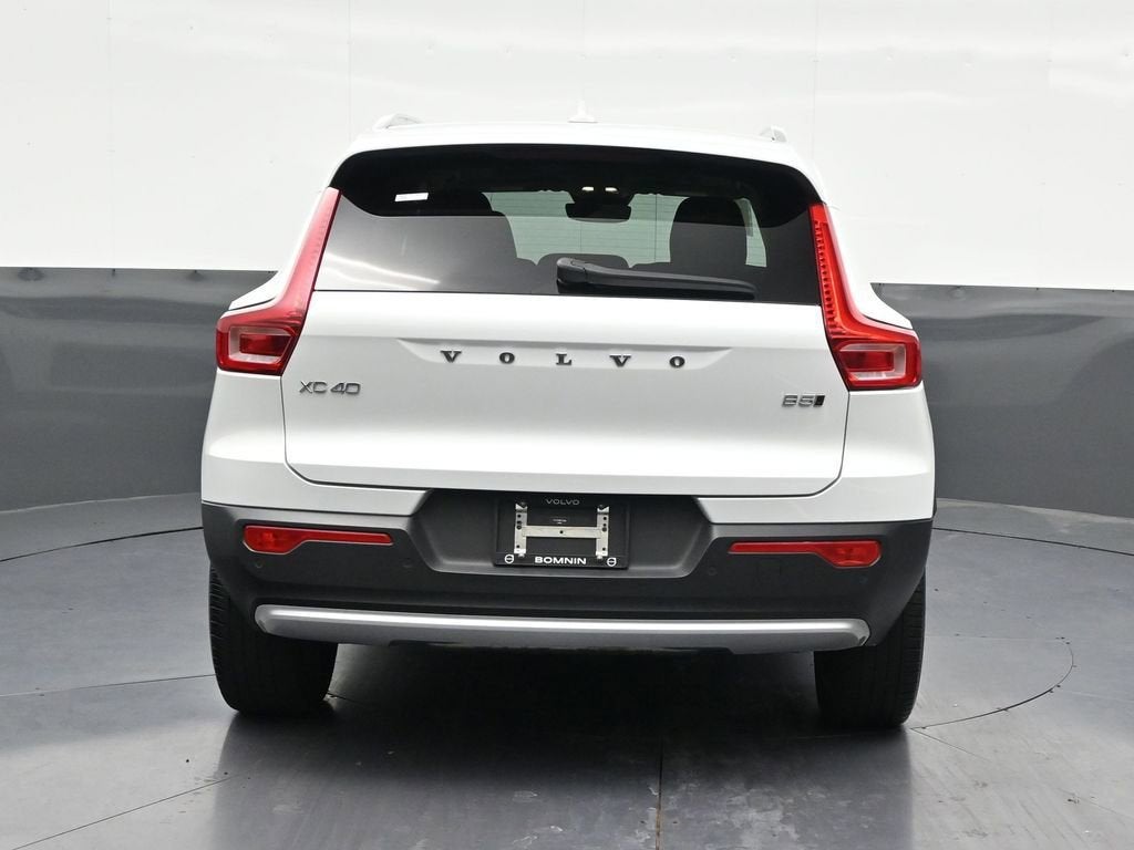 2023 Volvo XC40 Plus Bright Theme