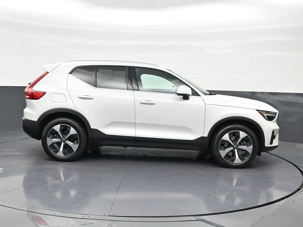 2023 Volvo XC40 Plus Bright Theme