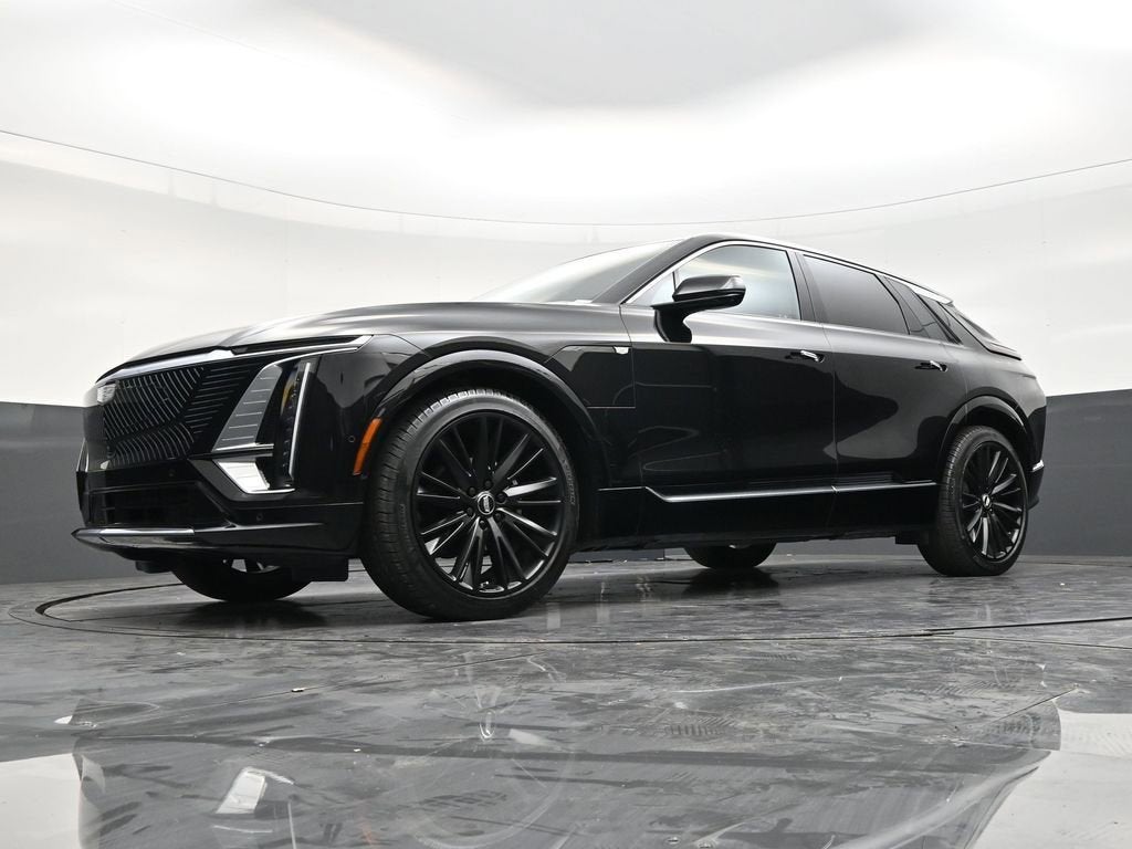 2025 Cadillac LYRIQ Luxury 2
