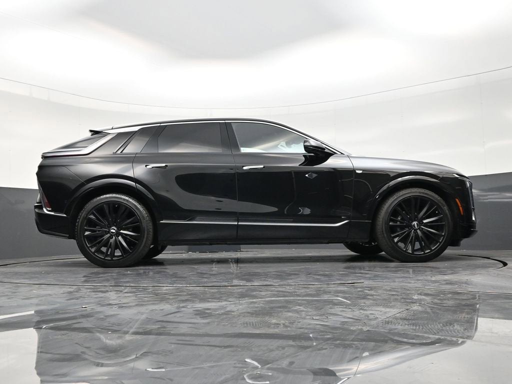 2025 Cadillac LYRIQ Luxury 2