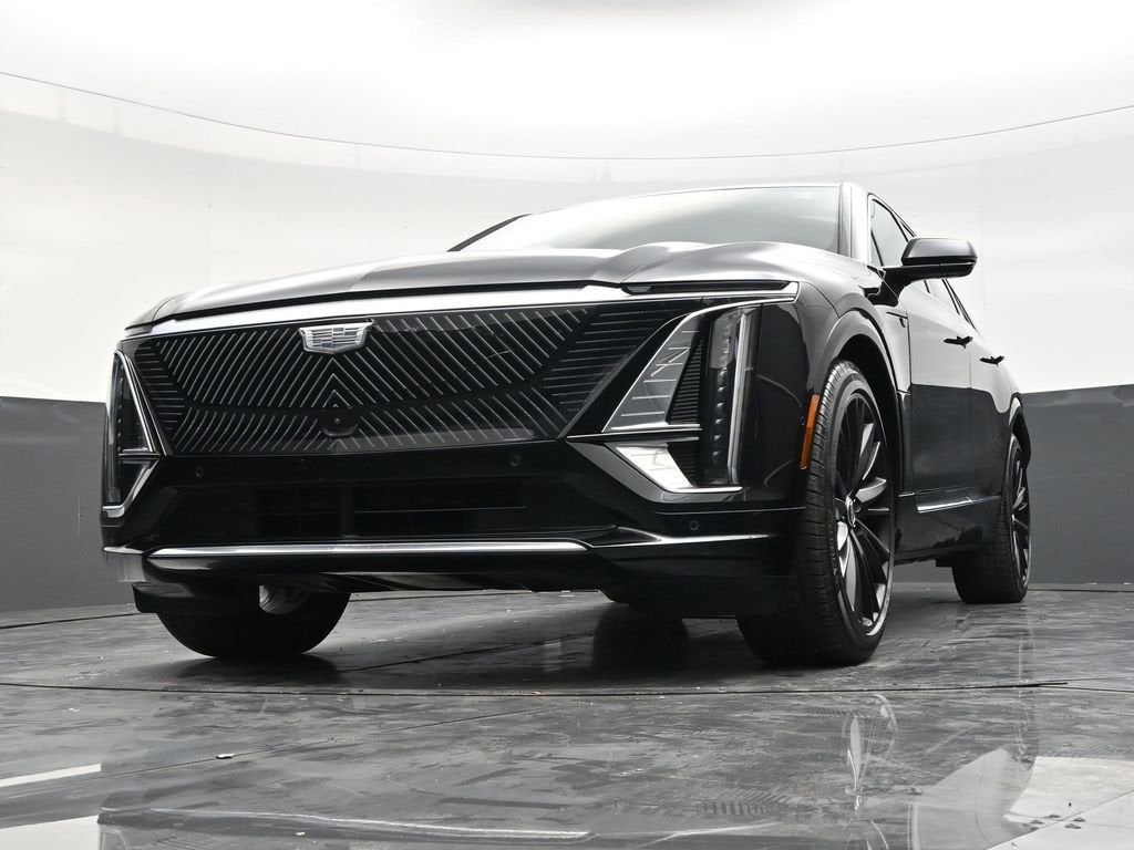 2025 Cadillac LYRIQ Luxury 2