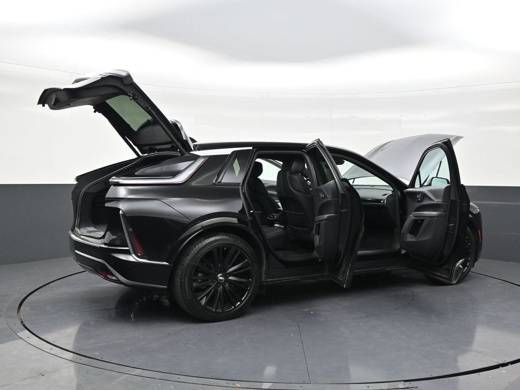 2025 Cadillac LYRIQ Luxury 2