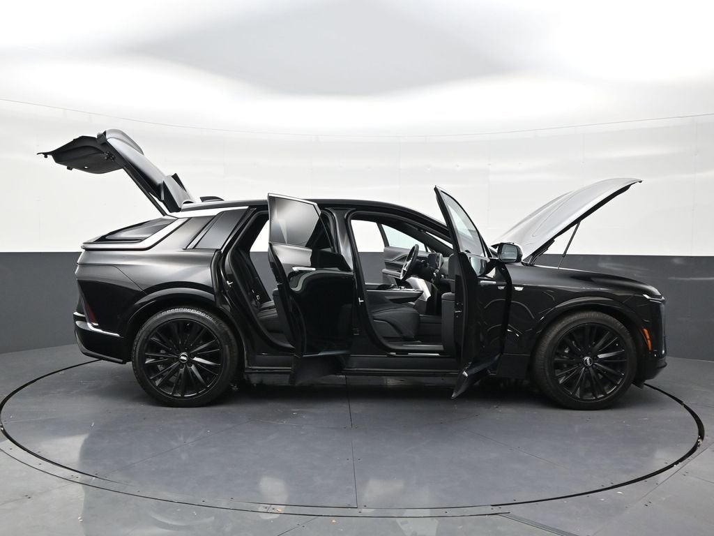 2025 Cadillac LYRIQ Luxury 2